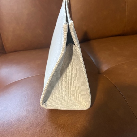 Dior Beauty Grey/White Pouch - Picture 6 of 10